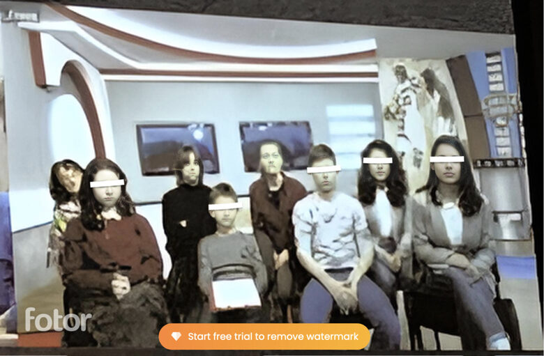 Снимка, на която би трябвало да са учениците от т.нар. Руска гимназия в Бургас, обработена с приложението Fotor