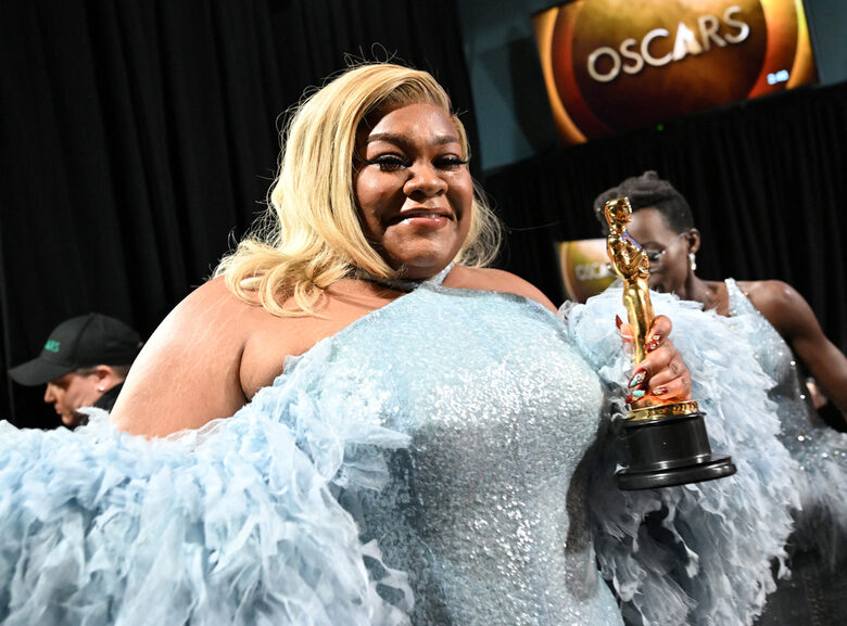 Триумф на "Опенхаймер", втори оскар за Ема Стоун и първи за Украйна