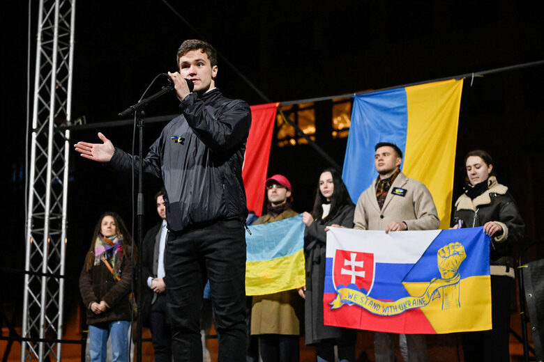 "Лош, по-лош, Фицо, Путин" – хиляди словаци протестираха срещу правителството "Лош, по-лош, Фицо, Путин" – хиляди словаци протестираха срещу правителството