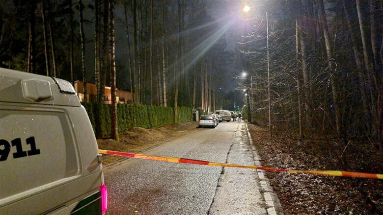 Домът на Волков е в гориста местност, което се разчита като знак, че нападателят е отишъл там специално заради него