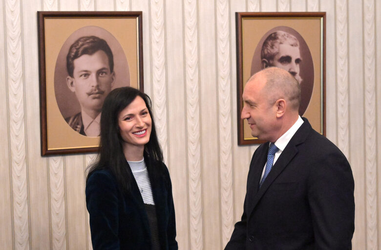 Президентът Румен Радев и Мария Габриел.