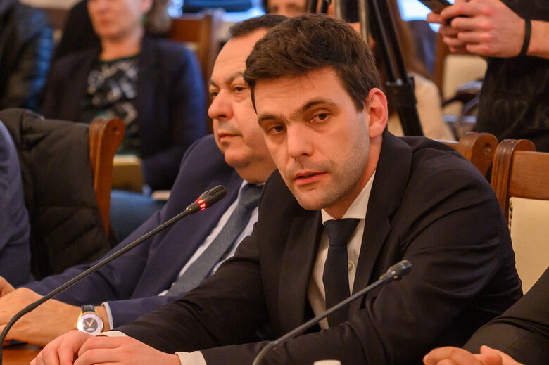 Временната анкетна комисия за разследва дейността на убития в последния ден на януари Мартин Божанов-Нотариуса. Никола Минчев