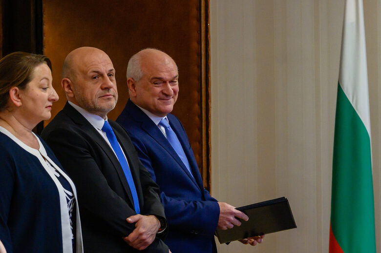 Консултации с парламентарните групи в 49-ото Народно събрание при президента на тема служебен кабинет. Деница Сачева, Томислав Дончев, Димитър Главчев