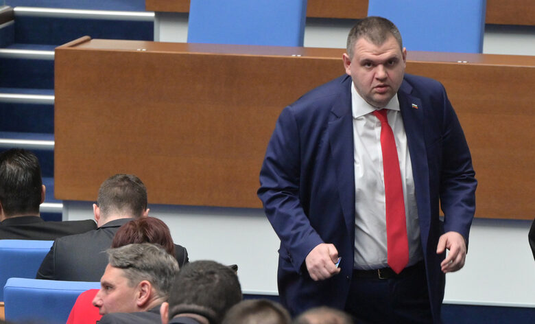 Пеевски видя в служебния кабинет "много хора" на "Продължаваме промяната - Демократична България"