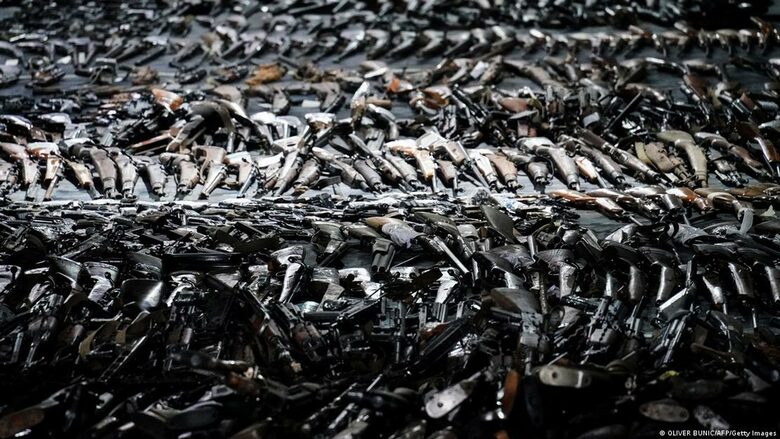 Small Arms Survey: Сърбия е на първо място по притежание на огнестрелни оръжия в Европа - с около 39 огнестрелни оръжия на 100 души. Small Arms Survey: Сърбия е на първо място по притежание на огнестрелни оръжия в Европа - с около 39 огнестрелни оръжия на 100 души.