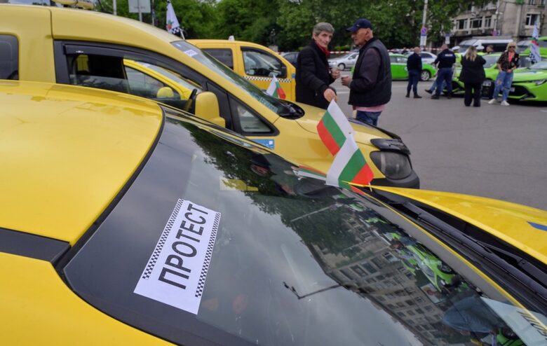 Протест на таксиметрови шофьори се провежда в София