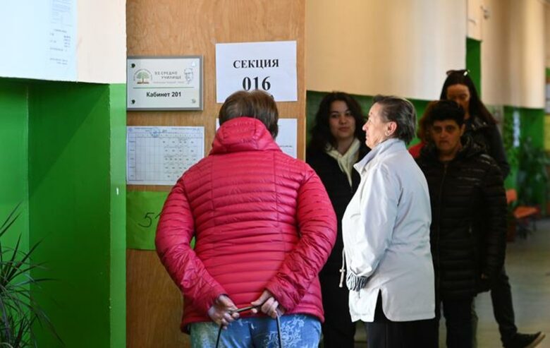 В близо 13 хил. секции се гласува днес