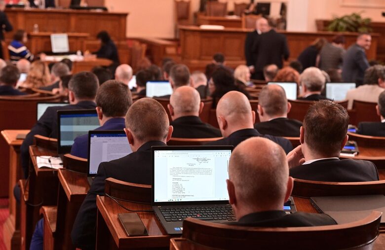 Старите нови, новите стари: кои депутати влизат в 50-ото Народно събрание Старите нови, новите стари: кои депутати влизат в 50-ото Народно събрание