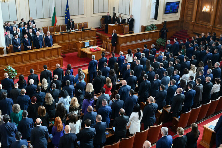 Старите нови, новите стари: кои депутати влизат в 50-ото Народно събрание Старите нови, новите стари: кои депутати влизат в 50-ото Народно събрание