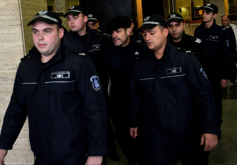 Евелин Банев под охрана Евелин Банев под охрана