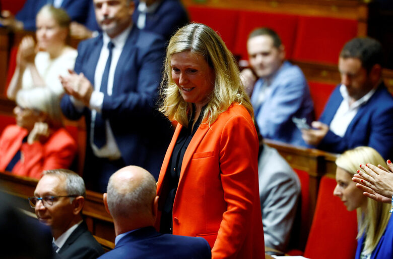 Изненадващо досегашният председател на парламента в Париж остава начело Изненадващо досегашният председател на парламента в Париж остава начело