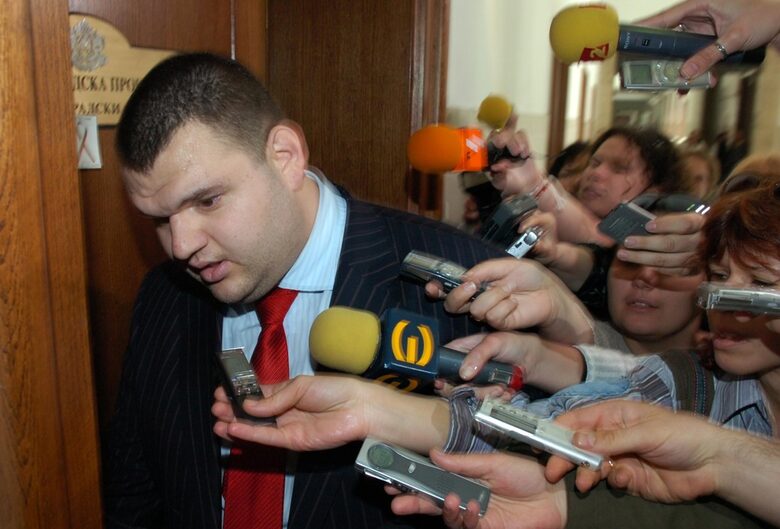 8 май 2007 г. – Делян Пеевски е разпитан в прокуратурата и отрича обвиненията.