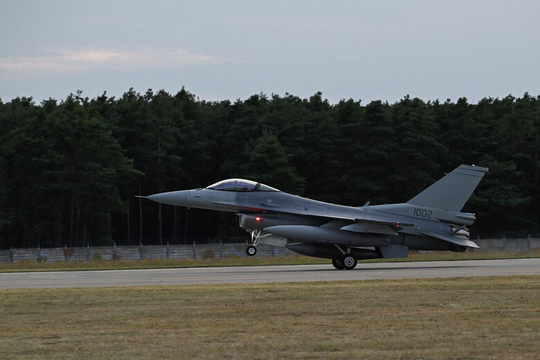 Първите словашки F-16 пристигнаха в страната Първите словашки F-16 пристигнаха в страната
