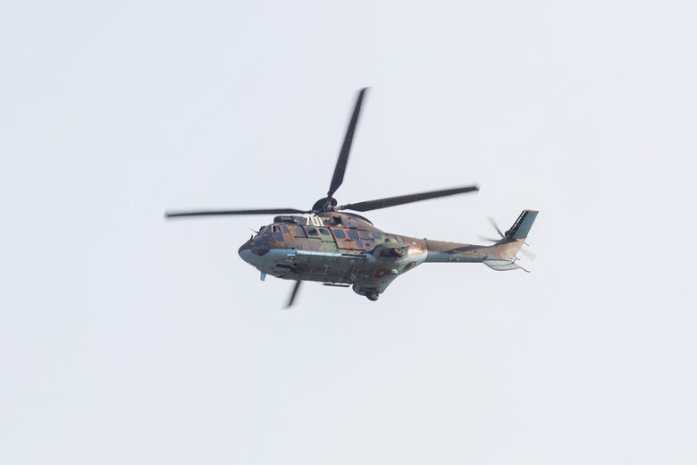 Хеликоптери вече гасят пожара в склада край Елин Пелин
