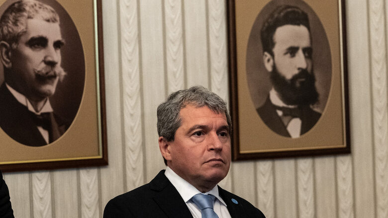 "Надпартиен кабинет" или нови избори: какви са шансовете за правителство с третия мандат