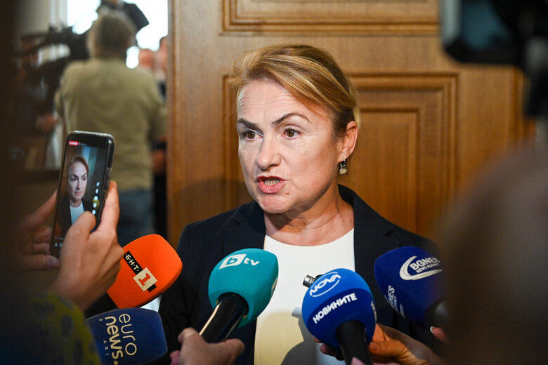 Красимира Катинчарова от разпадналата се група на "Величие"