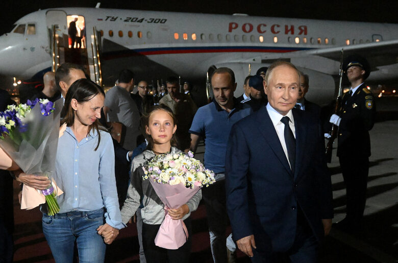 Децата на разменени шпиони на Путин не знаели, че родителите им са руснаци