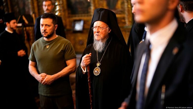 Юли 2023: украинският президент Зеленски с Вселенския патриарх Вартоломей.