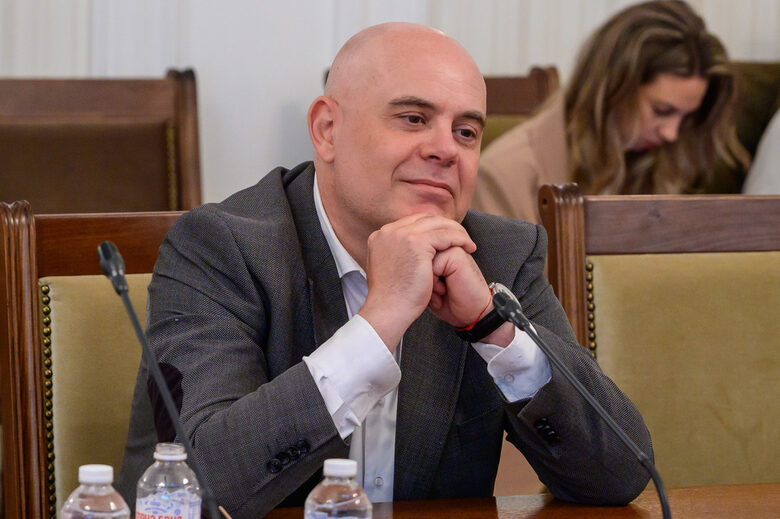 Иван Гешев е първият в България главен прокурор, който е отстранен предсрочно от поста.