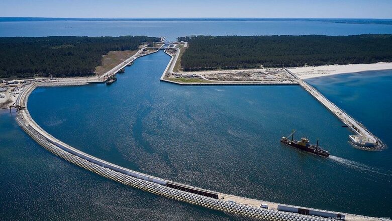 Построеният през 2022 г. нов плавателен канал край Сковронки скъсява пътя към Балтийско море Построеният през 2022 г. нов плавателен канал край Сковронки скъсява пътя към Балтийско море