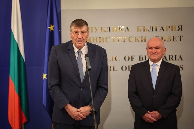 Министърът на спорта Георги Глушков е потвърдил пред Коджабашев, че няма да има финансиране на БФВТ, докато не бъдат изчистени задълженията към държавата. Министърът на спорта Георги Глушков е потвърдил пред Коджабашев, че няма да има финансиране на БФВТ, докато не бъдат изчистени задълженията към държавата.