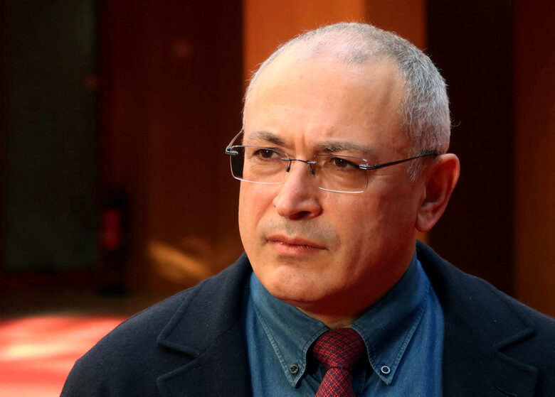Михаил Ходорковски прекара десетилетие в руските затворнически колонии, подобно на Навални. Хората около тях и преди това са влизали в спорове