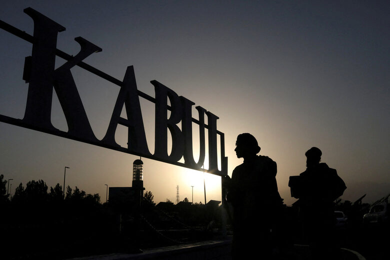 Училище по сателита: канал обучава от чужбина блокираните момичета на Афганистан