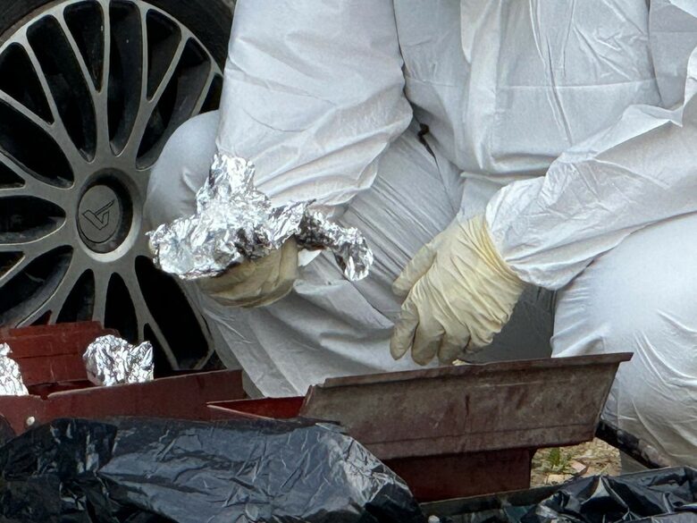 Двама са задържани с радиоактивен метал, който може да се използва в "мръсна бомба"