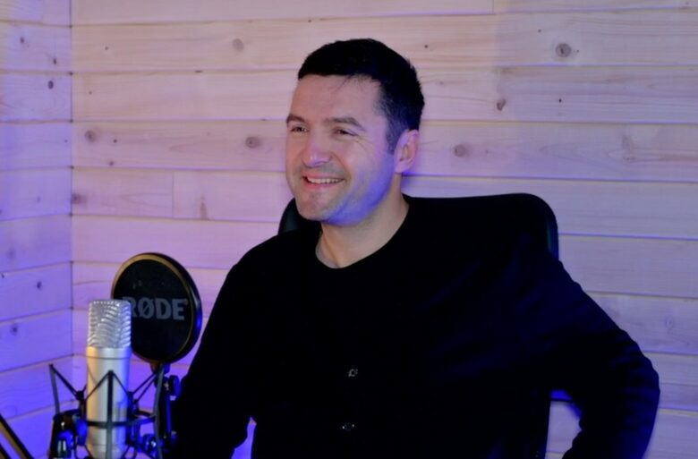 Никола Ибришимов е еднаков популярен и като тенис, и като футболен коментатор.