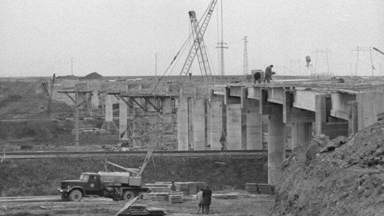 България като незавършена магистрала. Колко ще струва един депутат. Операция "Северни стрели"