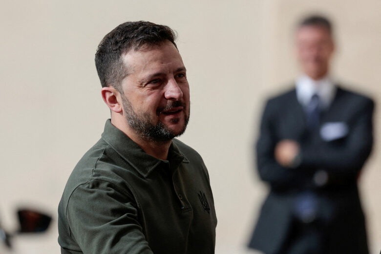 Белият дом съобщи в сряда, че американският президент Джо Байдън, който пристига в Германия в петък, няма да се види отново с Володимир Зеленски. Затова пък украинският президент е очакван на срещата на върха на ЕС в Брюксел