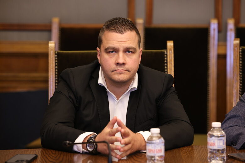 "Има такъв народ" очаква оставката на служебния вътрешен министър