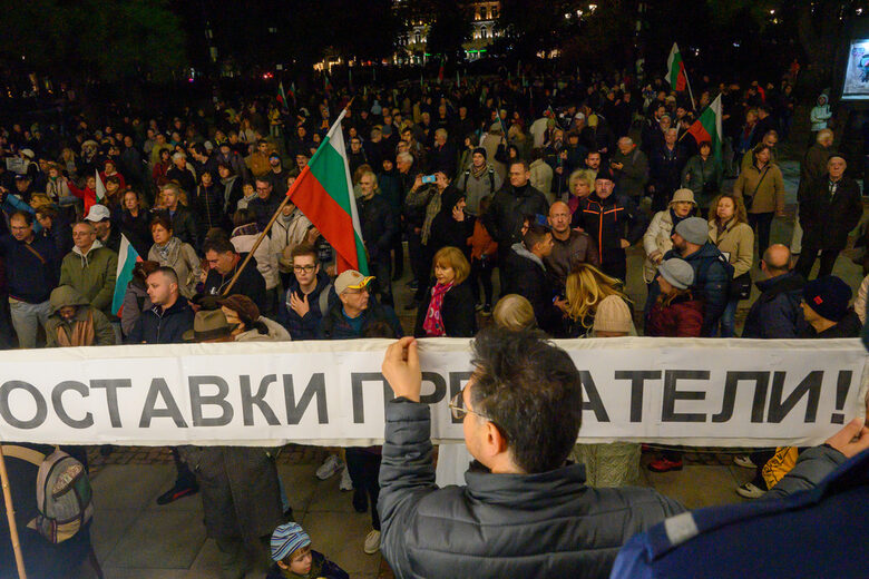 Ръководството на МВР не отчете вина и за ексцесиите пред Народния театър