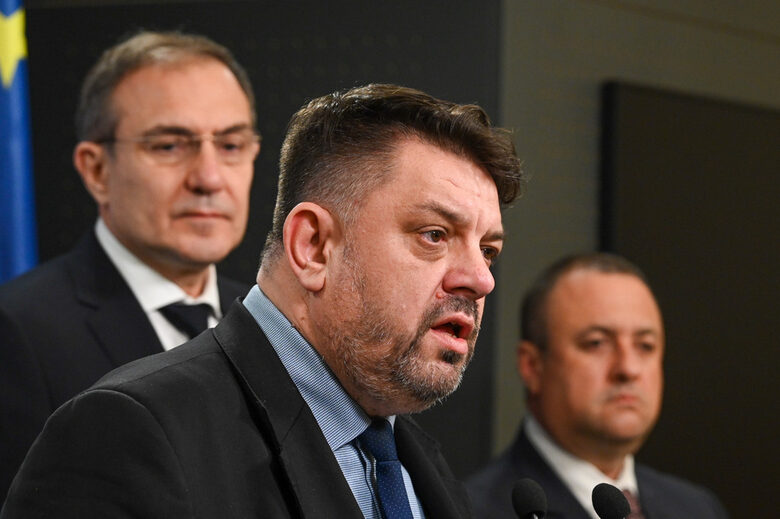 Атанас Зафиров, Борислав Гуцанов и Иван Иванов от БСП