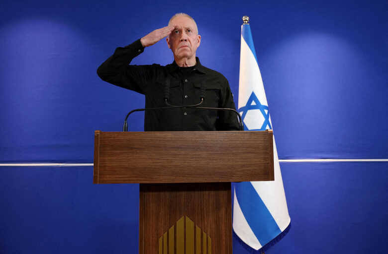 Подобна позиция е <a href="https://www.npr.org/2024/11/10/g-s1-33621/israels-ousted-defense-minister-says-the-military-has-done-all-it-can-in-gaza" target="_blank">изразил</a> според "Канал 12" и уволненият Галант пред семейства на заложниците: Израел е постигнал всичко възможно, а Нетаняху бави примирието. Друга публикация <a href="https://www.haaretz.com/israel-news/2024-10-27/ty-article/.premium/gallant-tells-netanyahu-israel-is-conducting-war-without-a-compass-needs-new-war-goals/00000192-cf80-d6a0-affe-cfa7ac780000" target="_blank">сочи</a>, че дни по-рано изпратил писмо до Нетаняху с искане сред новите цели на войната да е "алтернатива на "Хамас" в Газа.<br />