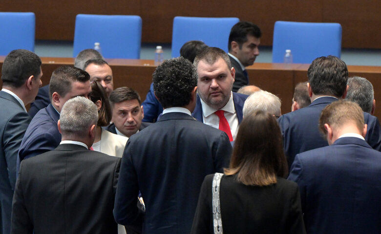 Пеевски поиска избори и обяви готовност да управлява