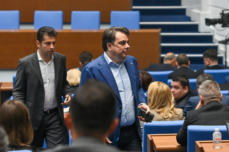 Асен Василев отново през медиите призова "Демократична България" и БСП да подкрепят Силви Кирилов