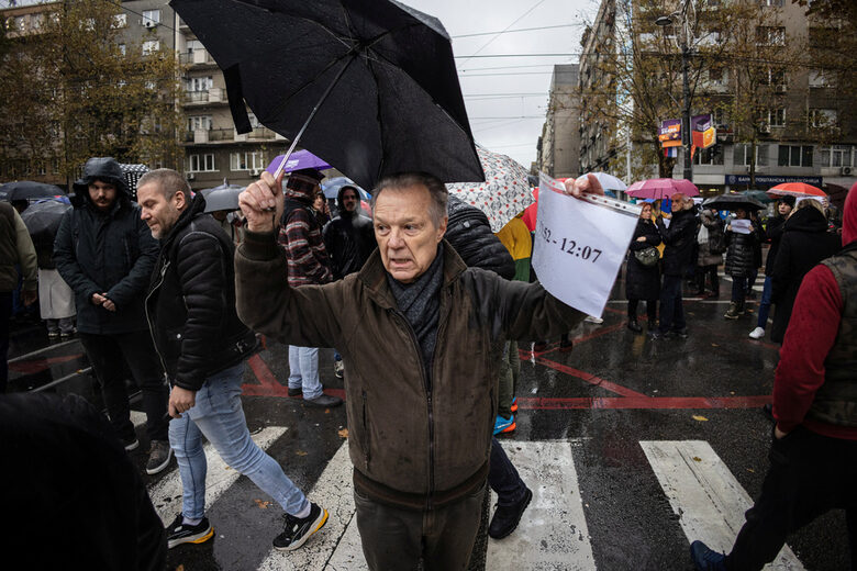 Протести в Белград след фаталния инцидент в Нови Сад и загиналите.