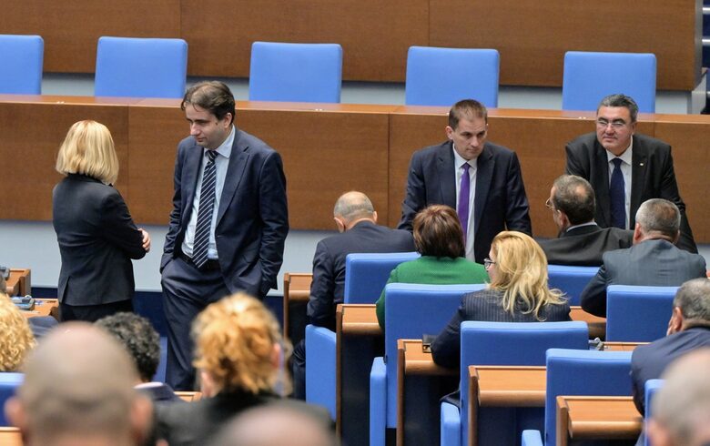 Депутатите излязоха в нова 15-минутна почивка