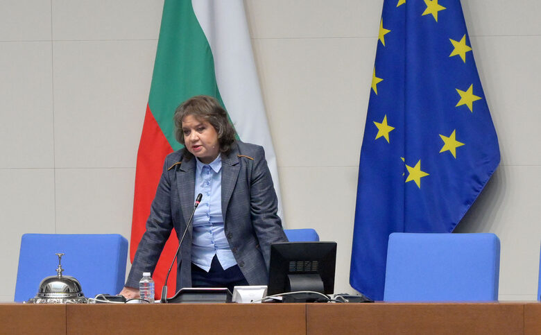 Депутатите обсъждат дали да почиват за празниците