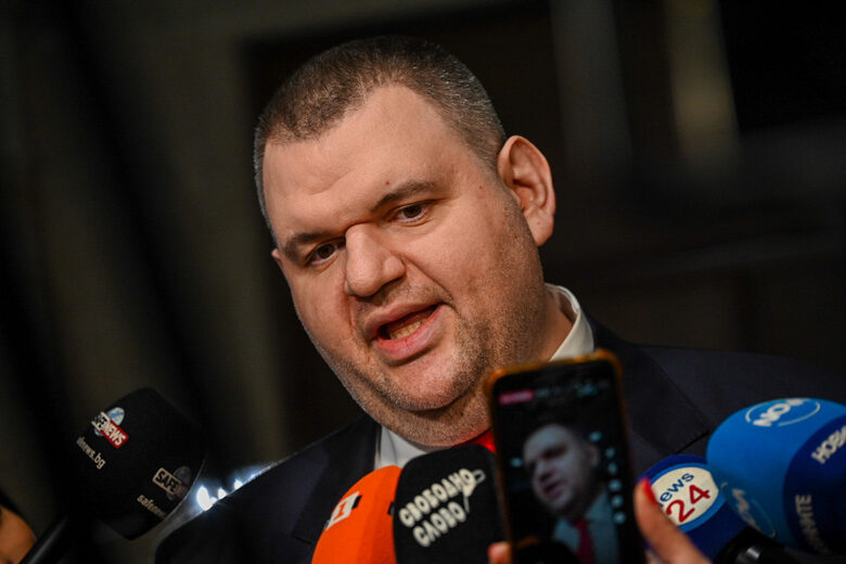 Делян Пеевски не отговори на въпрос дали се е срещал със Сарафов