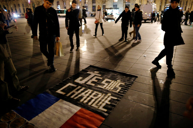 Площадът Place de la Republique в Париж години наред е обичайното място за отдаване на почит на жертвите на смъртоносното нападение срещу френския сатиричен вестник "Шарли ебдо"