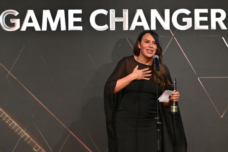 Гаскон получава награда Game Changer на наградите Astra в Лос Анджелис. Гаскон получава награда Game Changer на наградите Astra в Лос Анджелис.