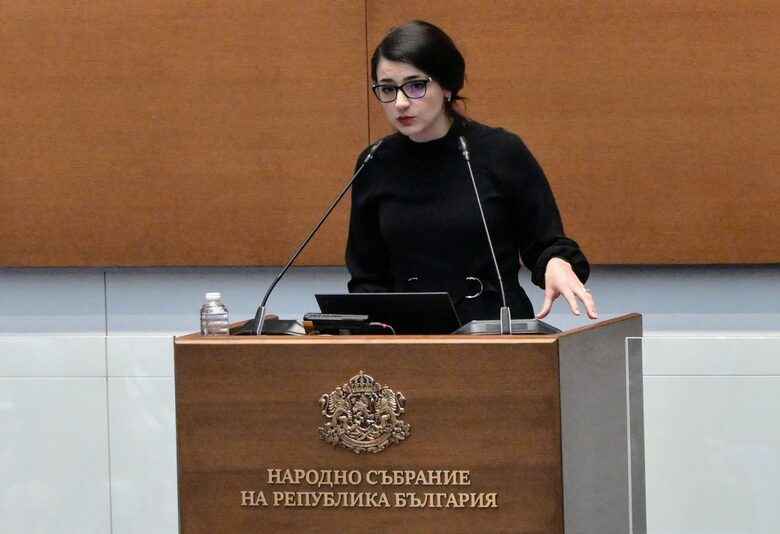 Лена Бориславова припомни и публичната информация за връзките на Сарафов с Петьо Петров-Еврото и "Осемте джуджета".