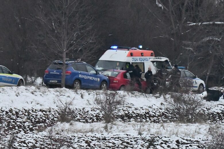 Двама души загинаха и шестима бяха ранени при катастрофа на товарни влакове край София