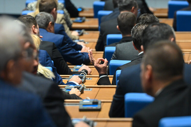 Гласуването за министрите ще е първа точка от програмата на парламента днес