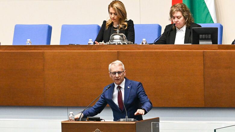 "Продължаваме промяната" предупреди новата коалиция, че ще следи внимателно делата й