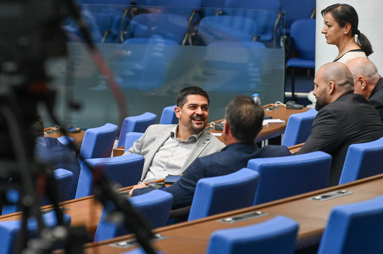 Заседание на 51-ото Народно събрание, парламент, избор на председател, зала, Радостин Василев