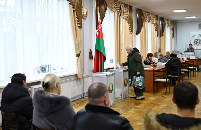 Кои са останалите, с които български депутат наблюдава "избори" в Беларус