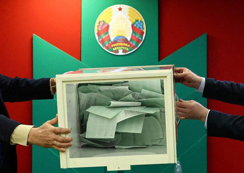 Кои са останалите, с които български депутат наблюдава "избори" в Беларус